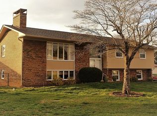 216 Meadow Ln, Kingsport, TN 37663