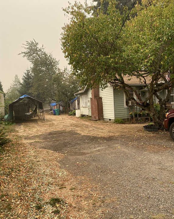 2nd image of 1323 NE 118th Ave