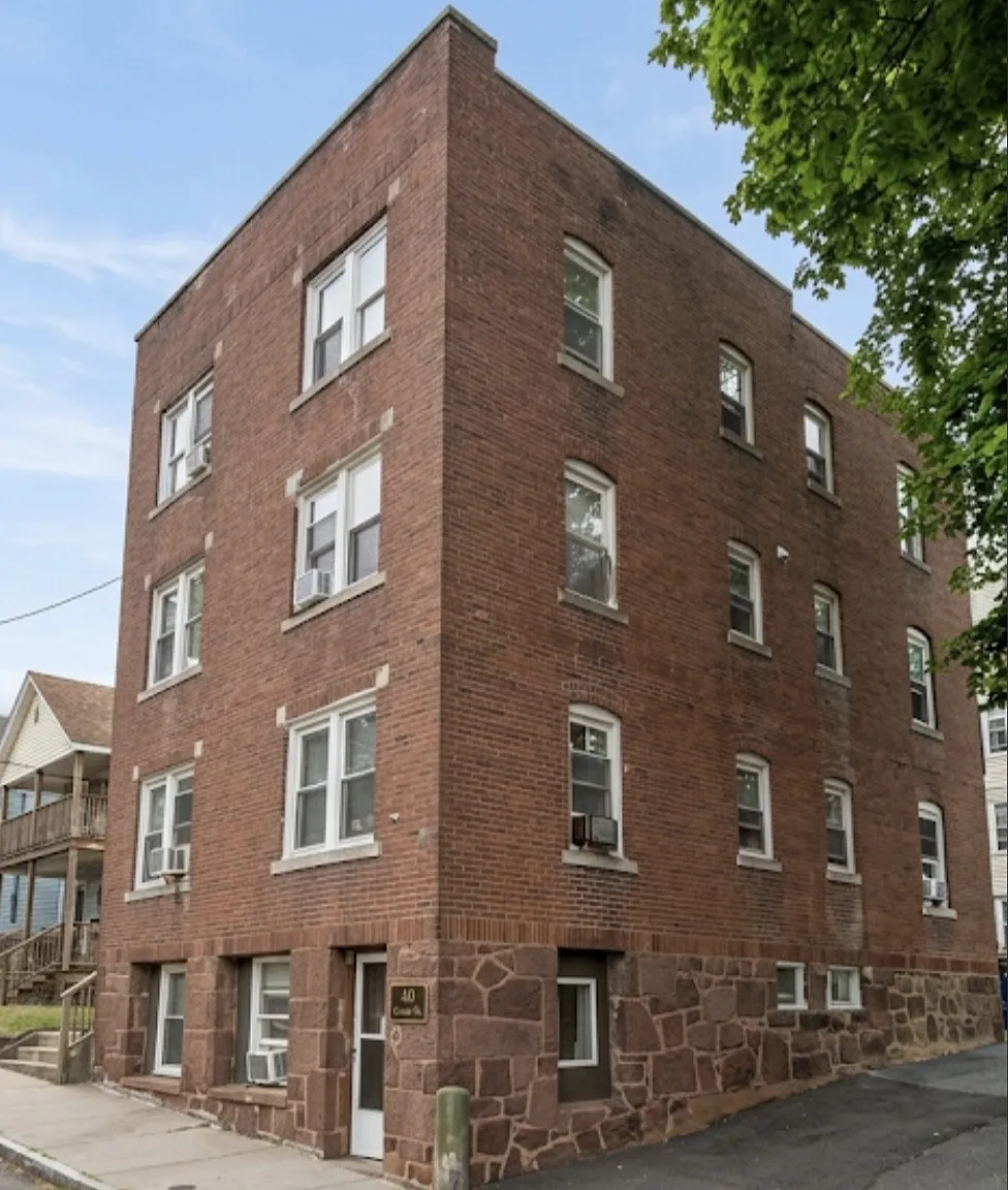 4 bed, 1000 sqft, $1,495 — Photo 1