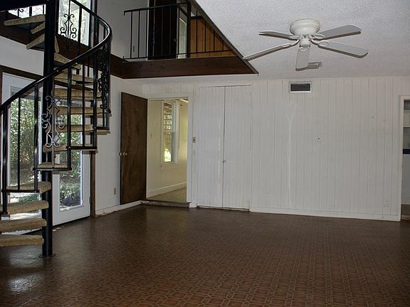 2nd image of 922 Cottage Hill Ave