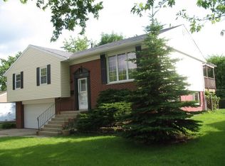 719 Suffolk Pl, Streamwood, IL