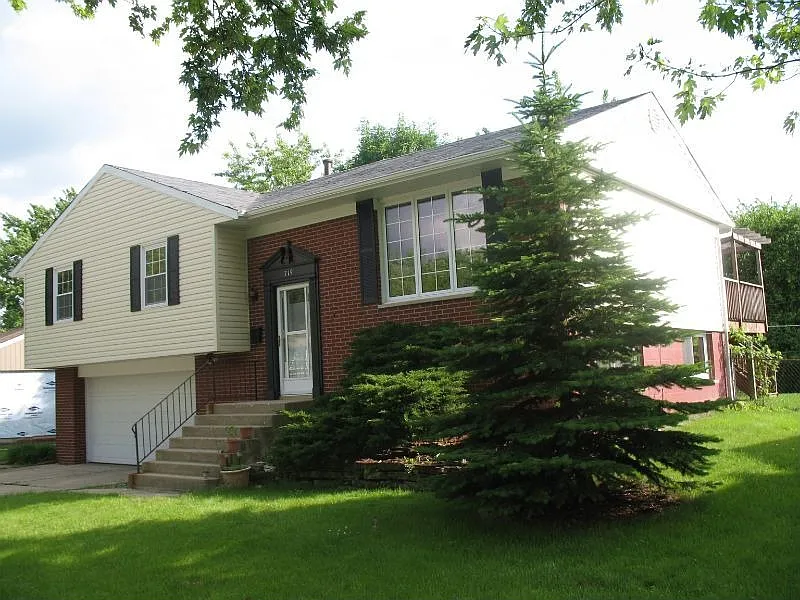 719 Suffolk Pl photo 1