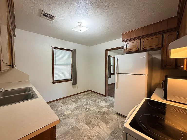 306 Wilson Ave — Photo 11