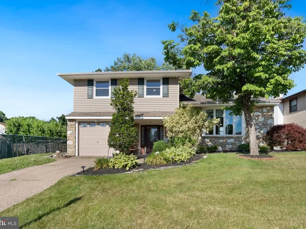 613 Oakfield Ln, Philadelphia, PA 19115