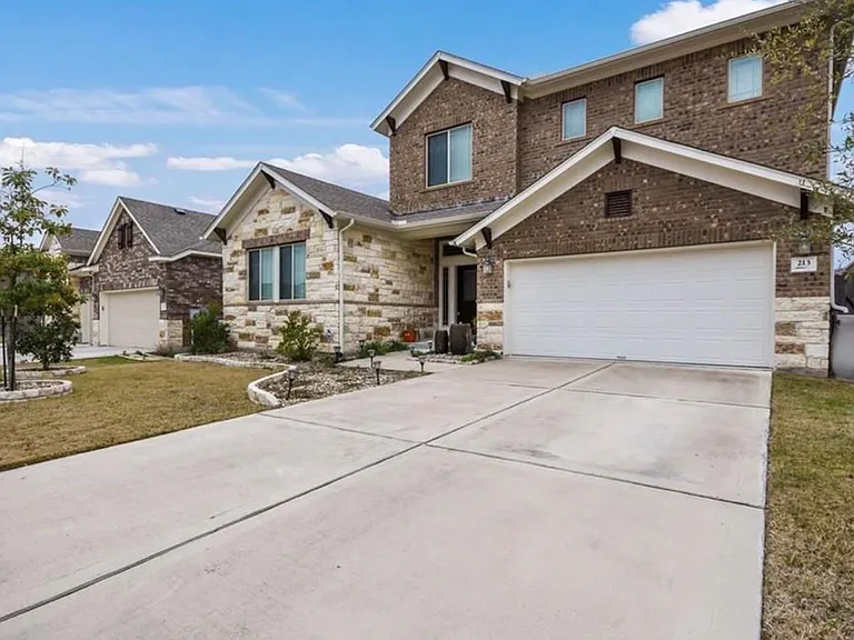 213 Simmons Dr — Photo 2