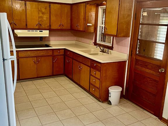 4th image of 307 Iris Ln