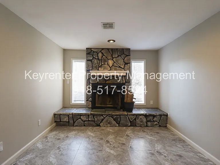 723 N Gary Pl — Photo 13