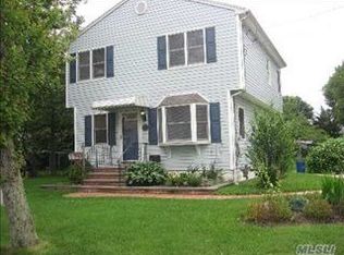 111 Farmers Ave, Lindenhurst, NY 11757