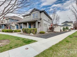 916 E Winding Creek Dr, Eagle, ID 83616