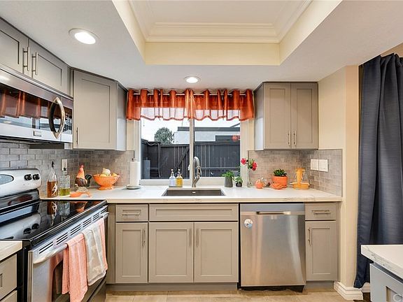 2nd image of 1669 S Heritage Cir Unit B