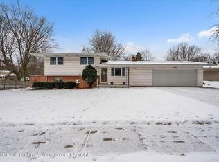 5673 Woodside Dr, Haslett, MI 48840
