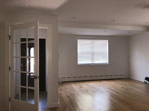 2nd image of 398 Cromwell Ave #1