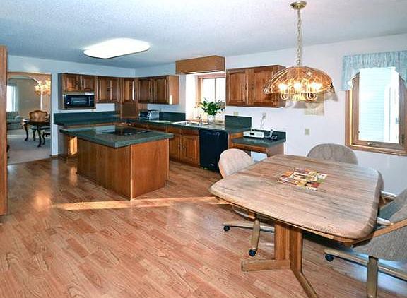 2nd image of 2271 Jennifer Ln
