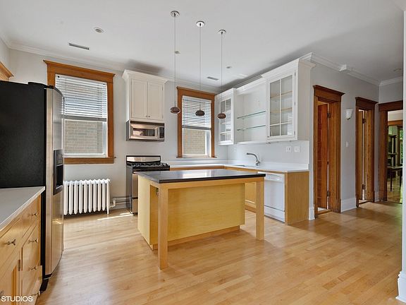 4th image of 3535 N Janssen Ave #3