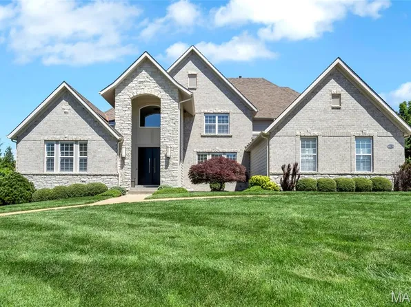 18239 Canyon Forest Ct, Chesterfield, MO 63005