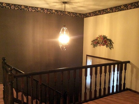 3rd image of 221 Thornwood Dr