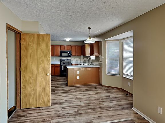 3rd image of 1333 Sandrell Dr