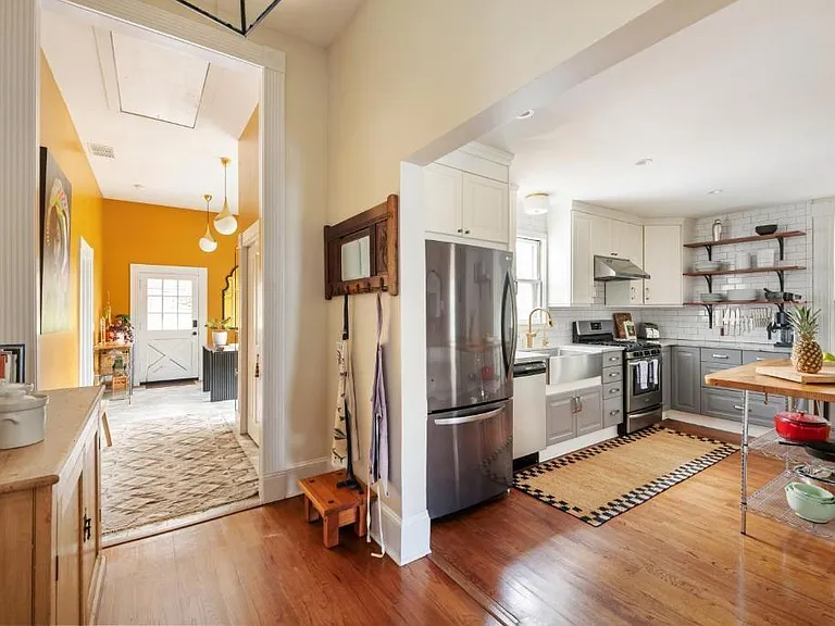 307 Georgia Ave SE — Photo 12
