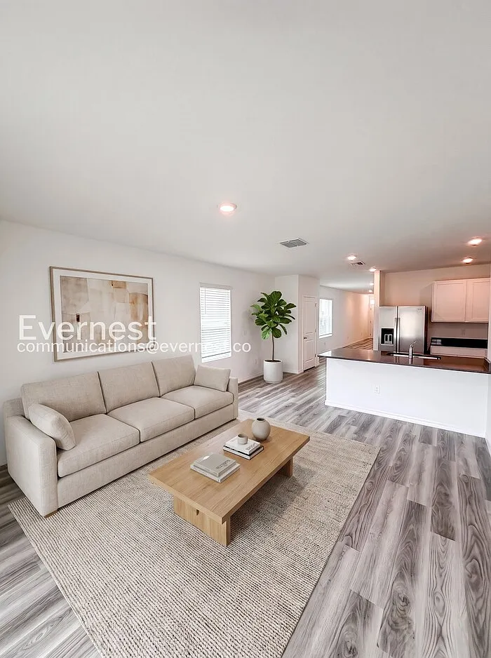 3 bed, 2.0 bath, 1560 sqft, $2,195 — Photo 2