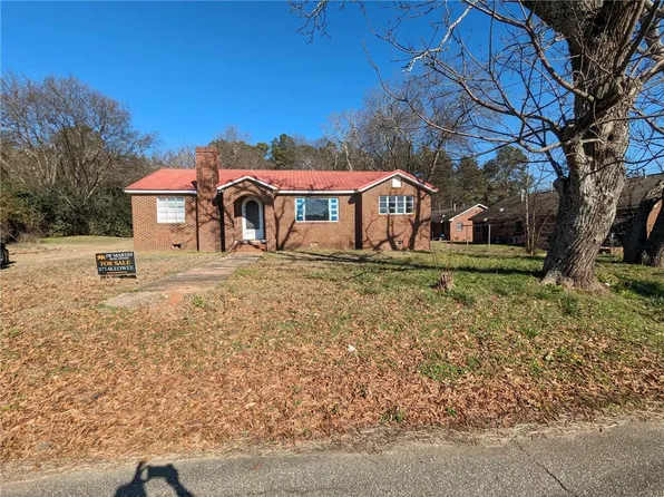 210 Lee St, Calhoun Falls, SC 29628