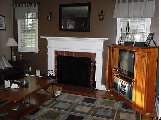4th image of 23 Pine St