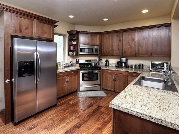 5th image of 669 Montgomerie Cir