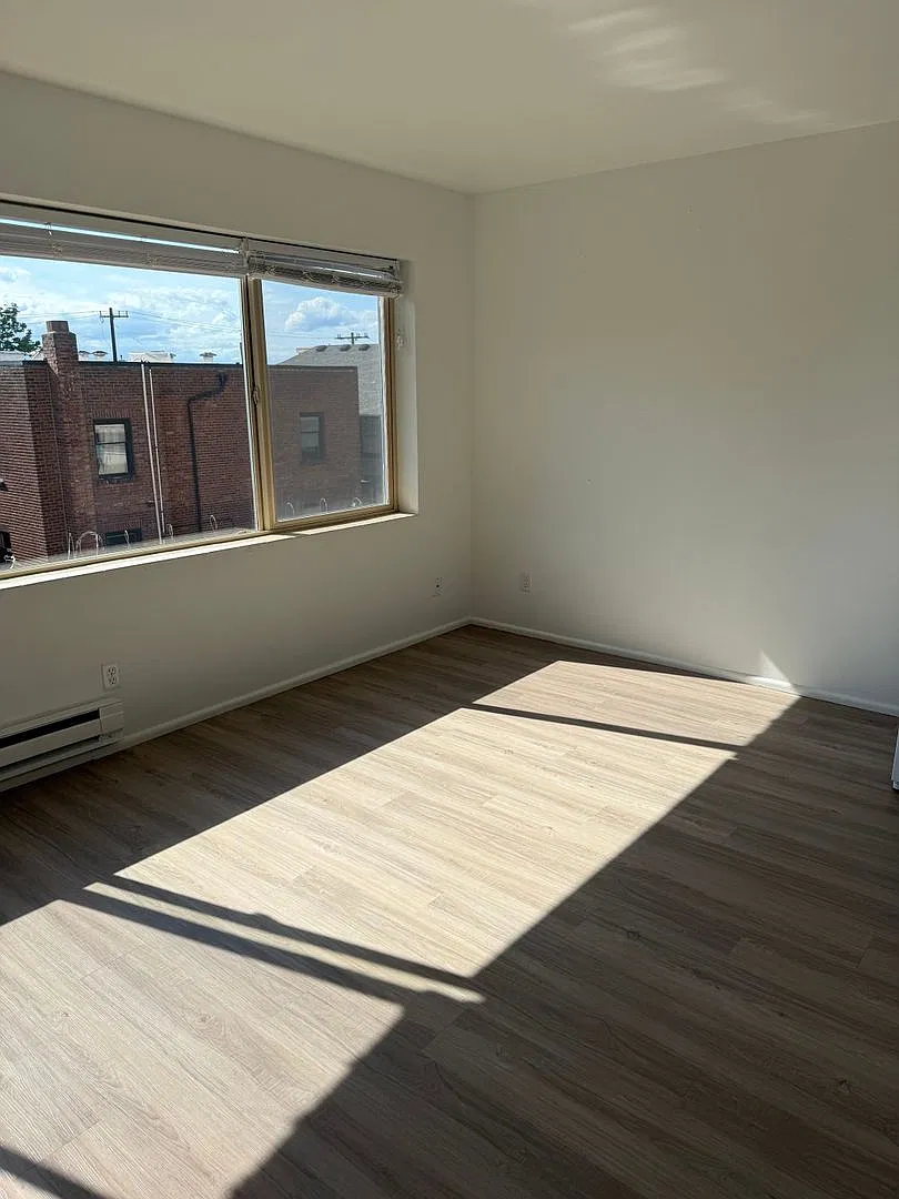 Sheffield Apts. — Photo 4