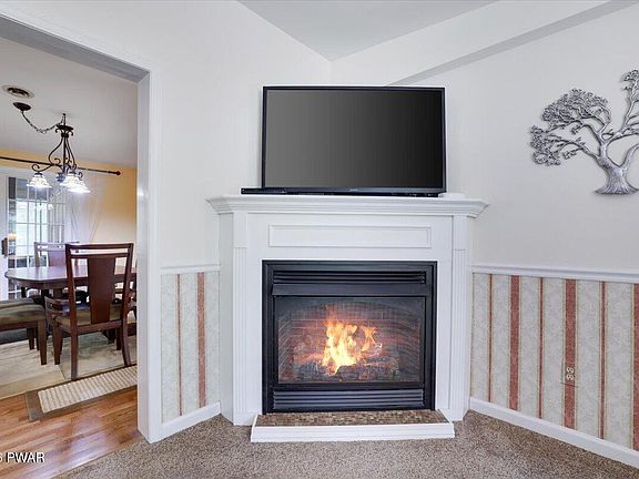 4th image of 58 Aspen Ridge Dr
