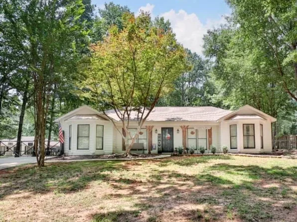 345 Cedar Dr, Smiths Station, AL 36877
