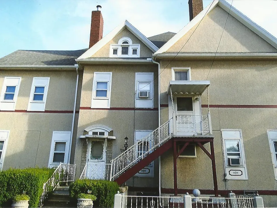 501 S Bloomington St #3