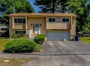36 Westgate Xing, Nashua, NH 03062