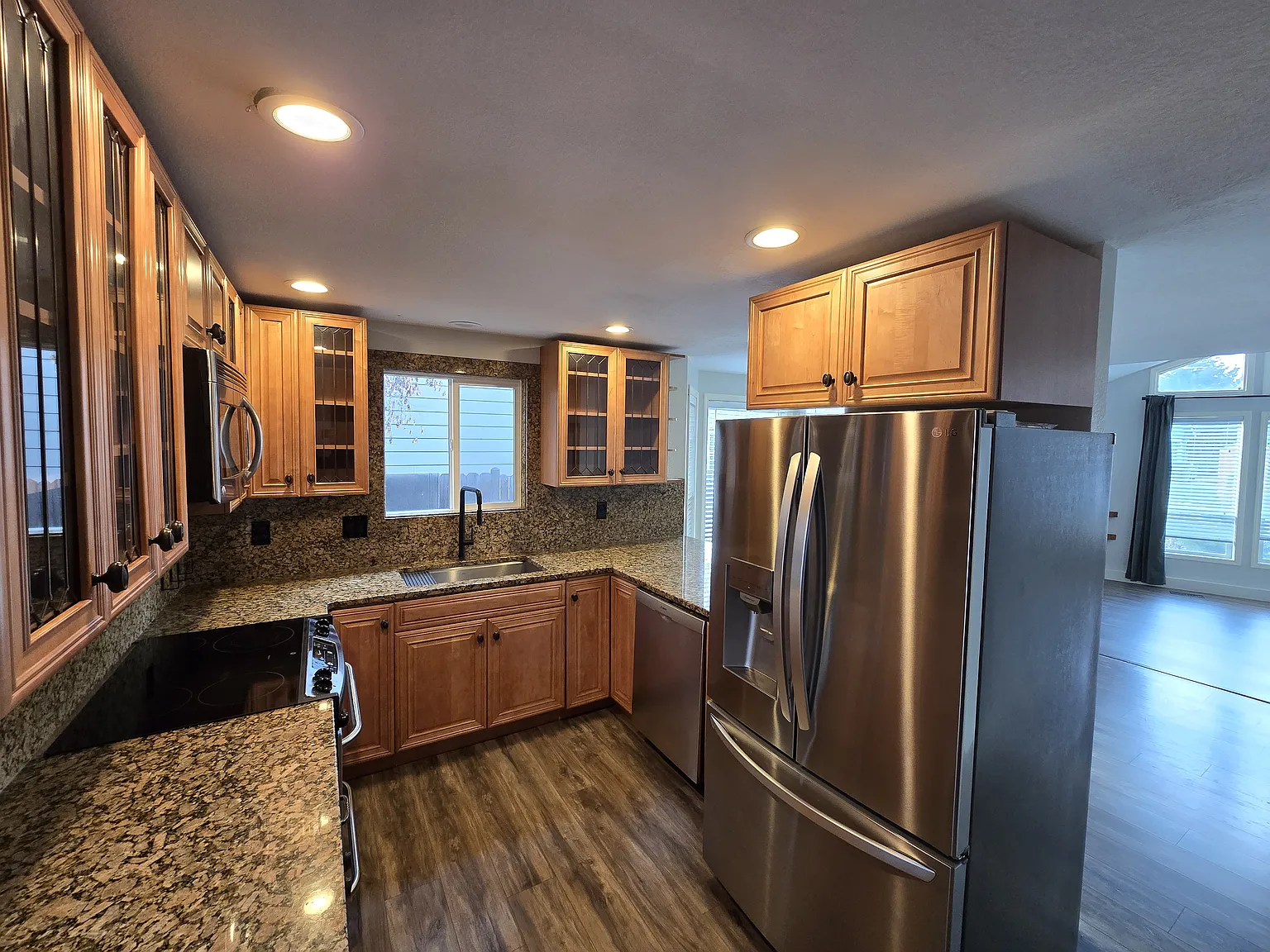 2 bed, 1293 sqft, $2,300 — Photo 2