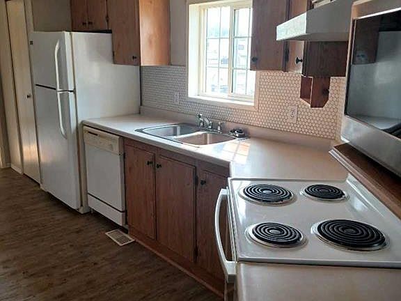 5th image of 4506 50th Ave Unit 4