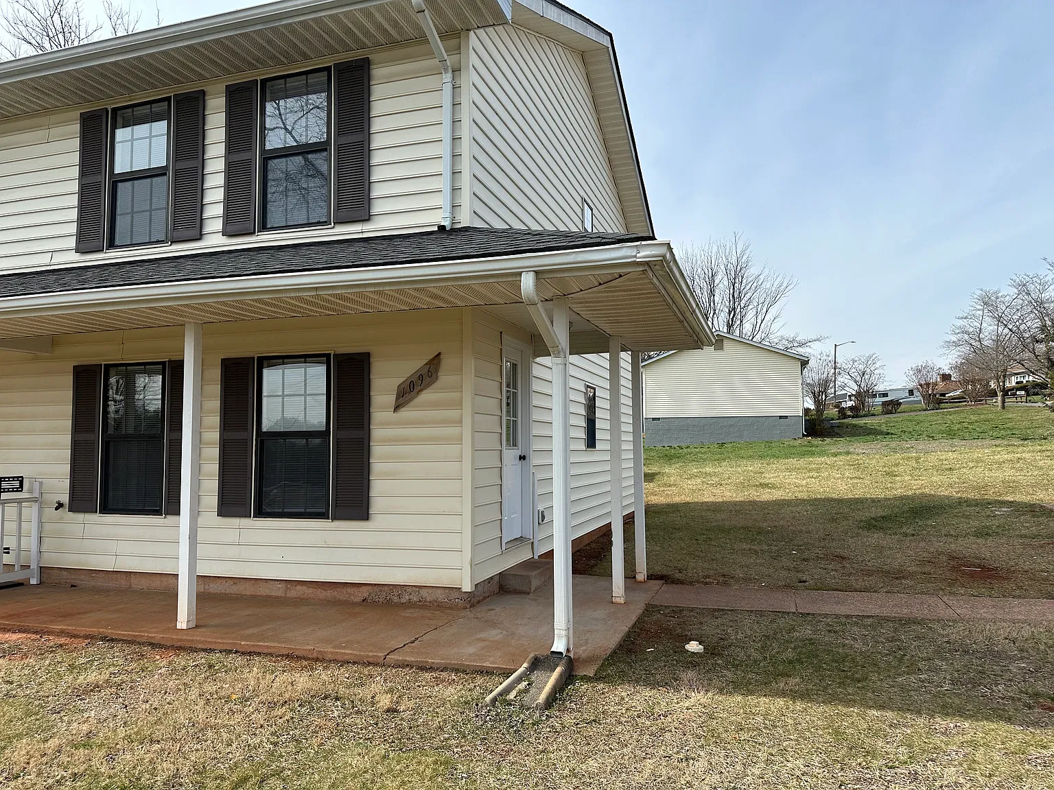 2 bed, 1.5 bath, 1000 sqft, $1,650 — Photo 2
