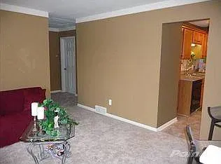 899 Douglas St — Photo 10