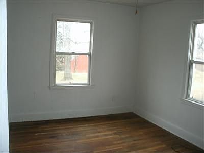 3rd image of 4412 Roosevelt Blvd