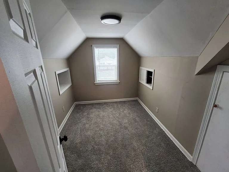 2506 Torrington Ave — Photo 26