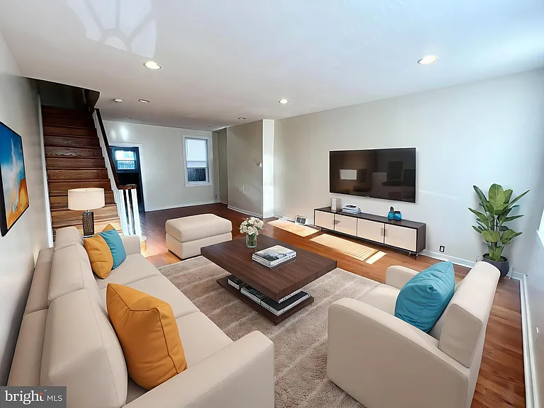 2105 W Seybert St #HOUSE — Photo 1
