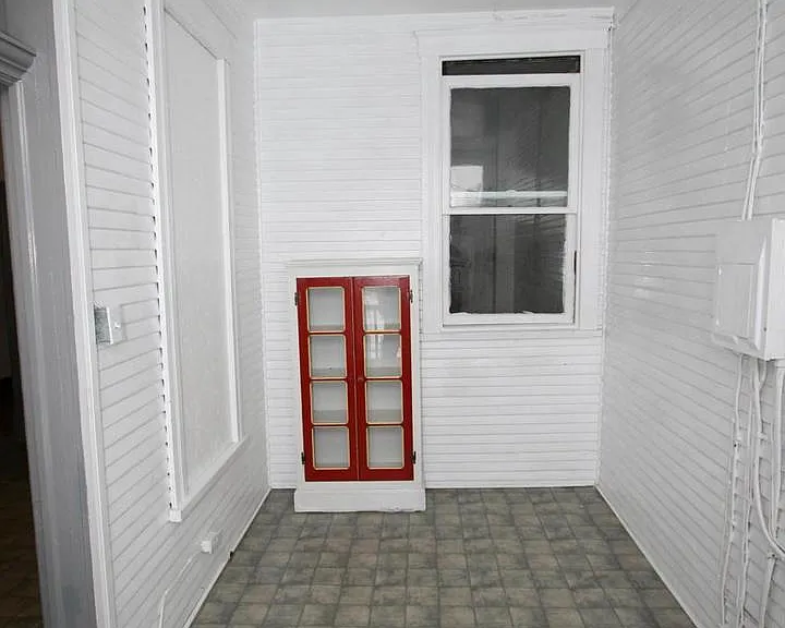 210 N Locust St — Photo 11