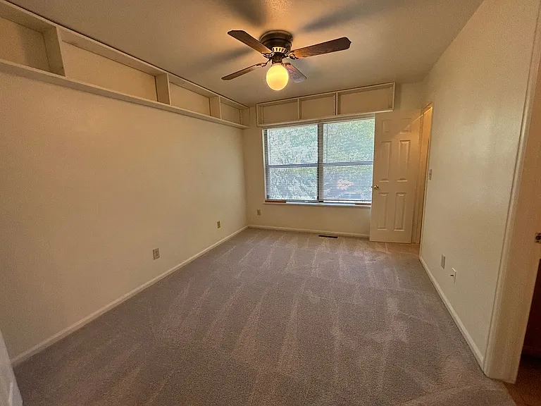 1047 Mirrormere Cir — Photo 11