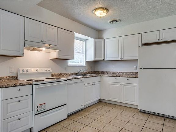 3rd image of 574 Northside Ave