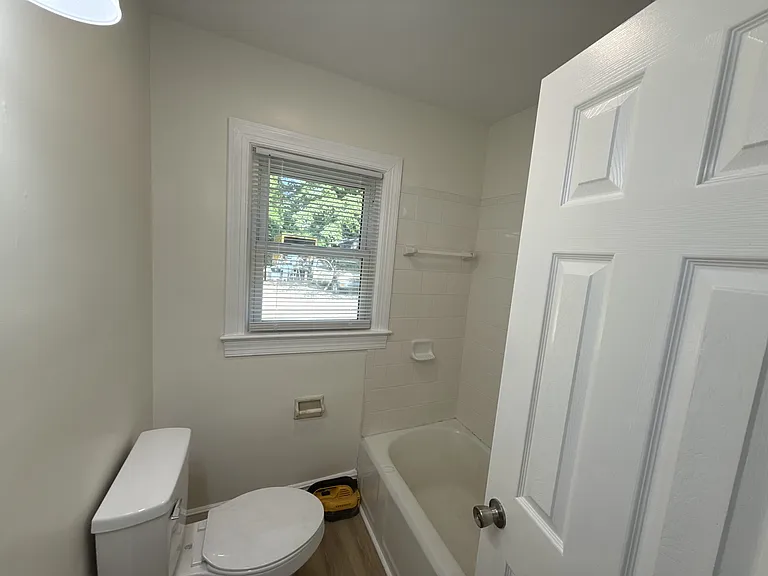 913 Glenwood Ave — Photo 4