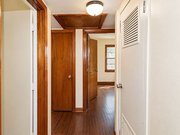 5th image of 131 3rd St