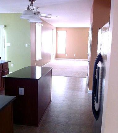 4th image of 923 Crestwood Dr