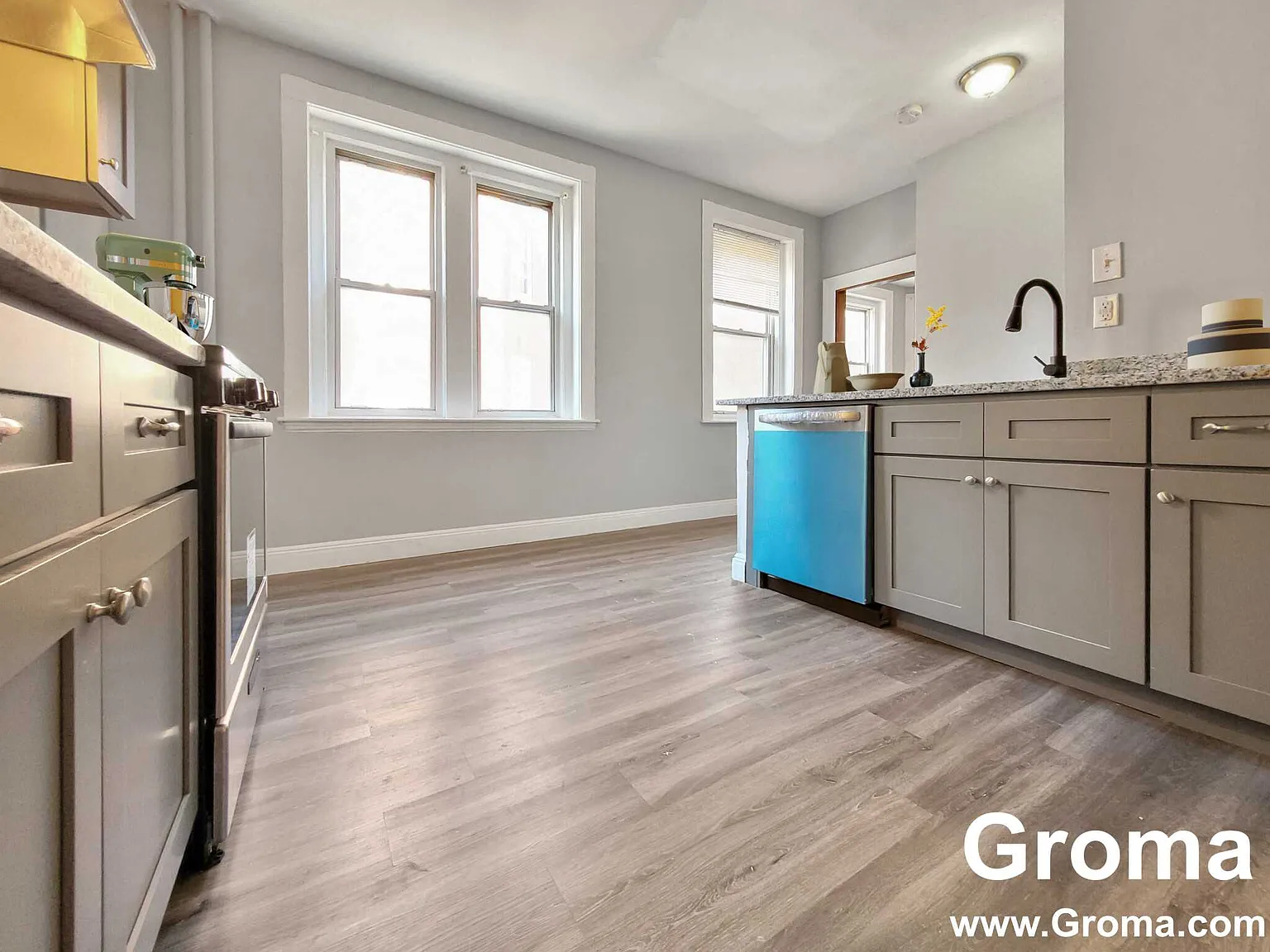 4 bed, $4,000 — Photo 1