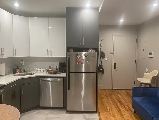 Rented by Douglas Elliman | media 16