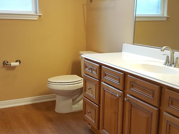 3rd image of 7514 Carver Ave