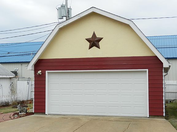 3rd image of 3415 Ave A