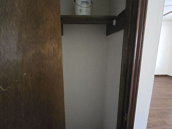 5th image of 301 Nicklaus St #2