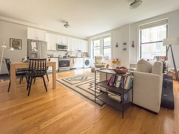 4th image of 680 W End Ave #2E